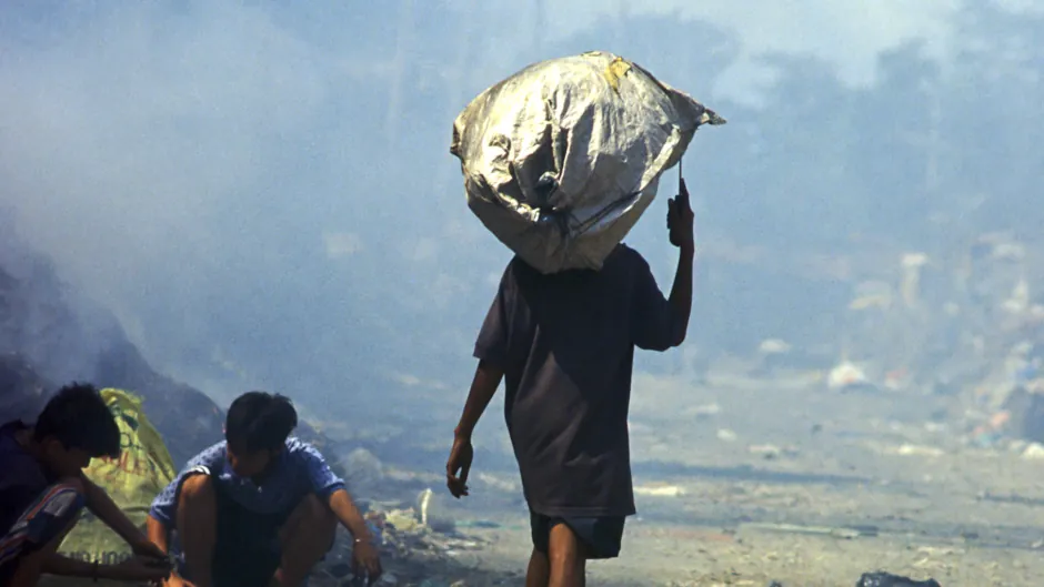 living by garbage in manila